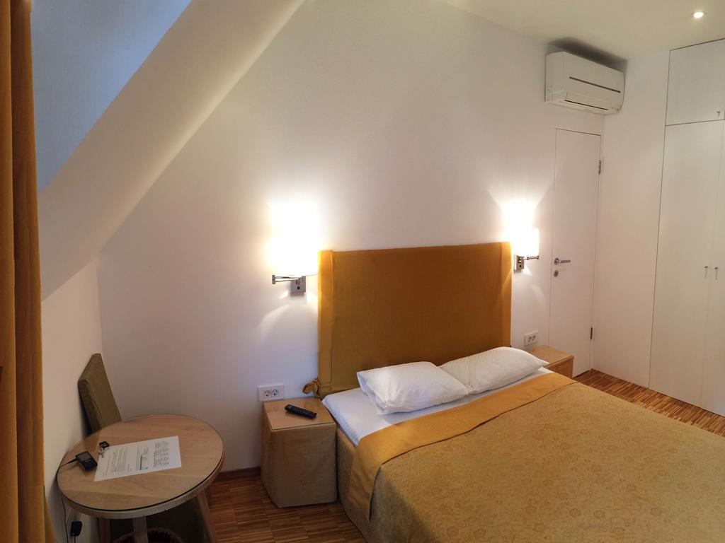 B&B Petra Varl Accommodation Ljubljana Eksteriør billede